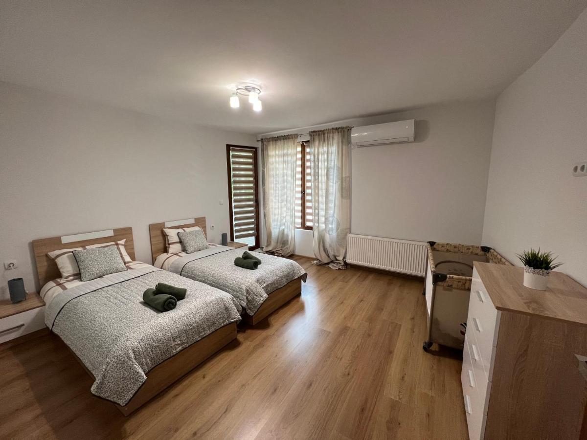 Top Center Apartment In 大特尔诺沃 外观 照片