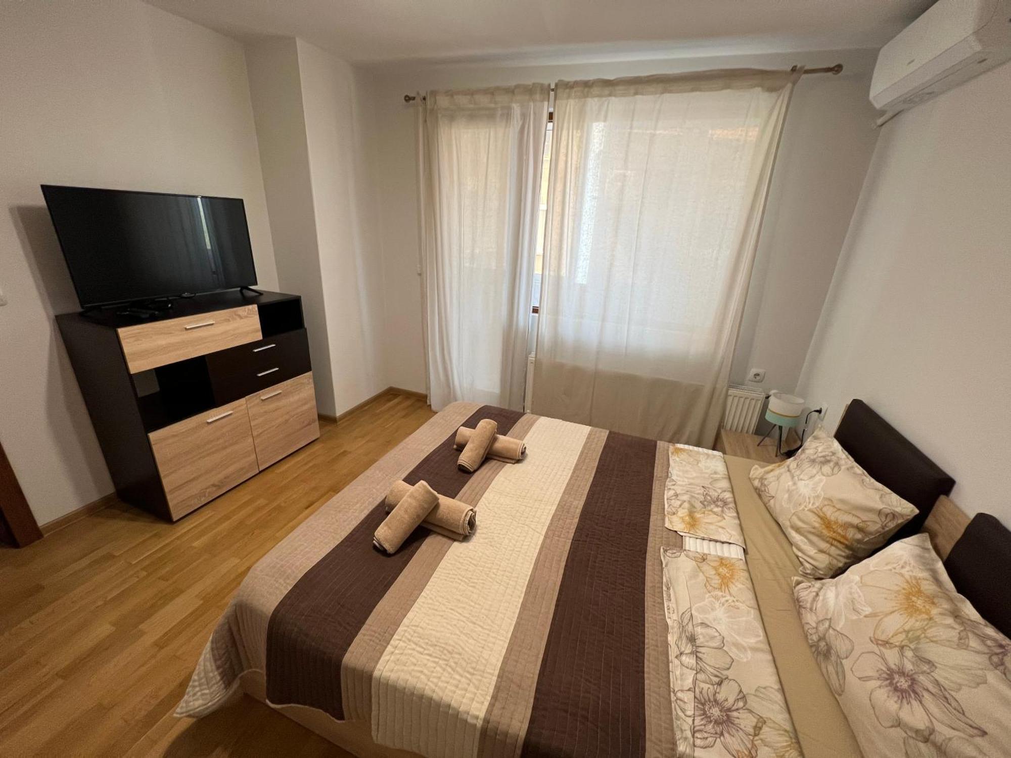 Top Center Apartment In 大特尔诺沃 外观 照片